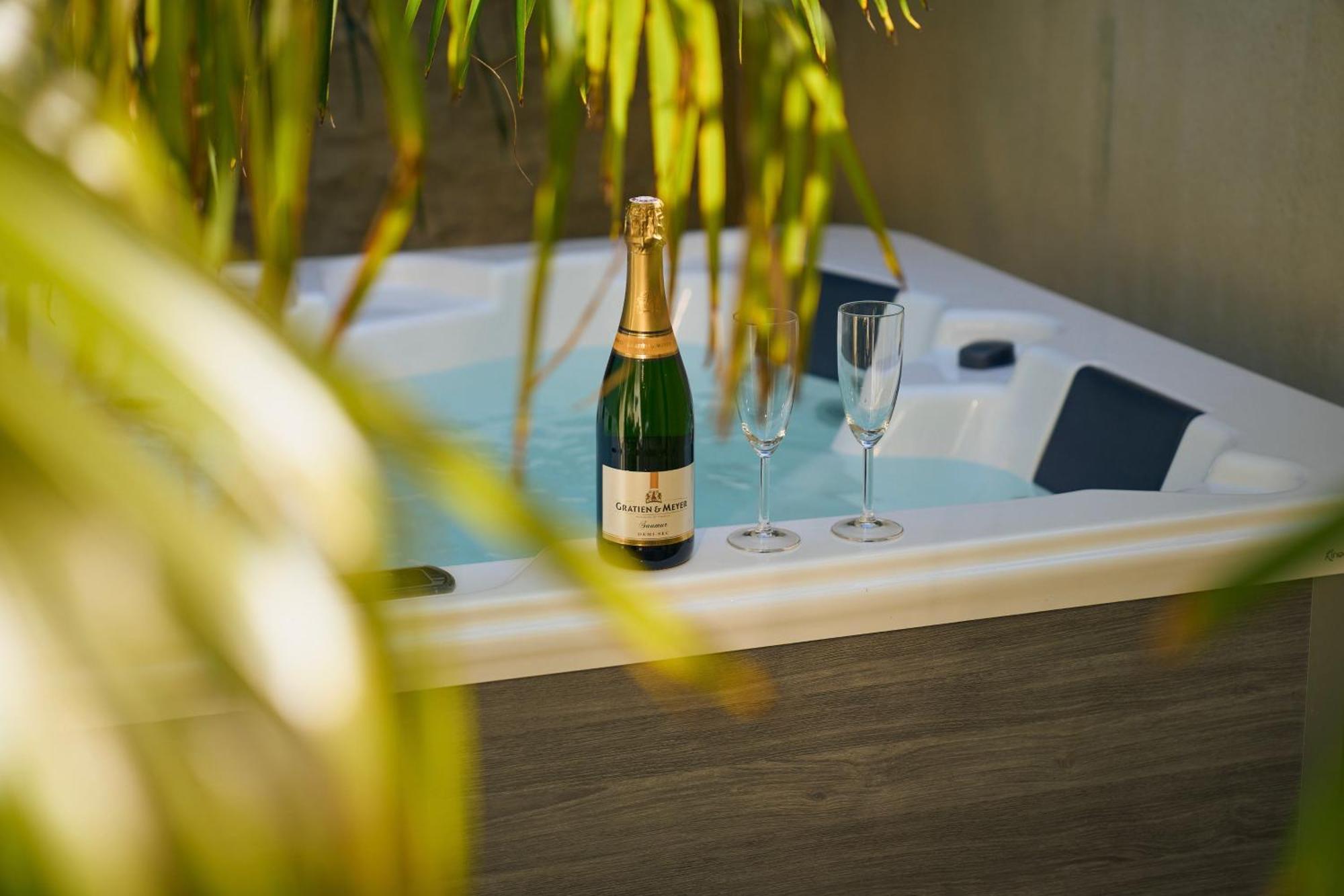 Suite Atypique - Jacuzzi Privatif En Centre Ville De Cognac Exterior foto