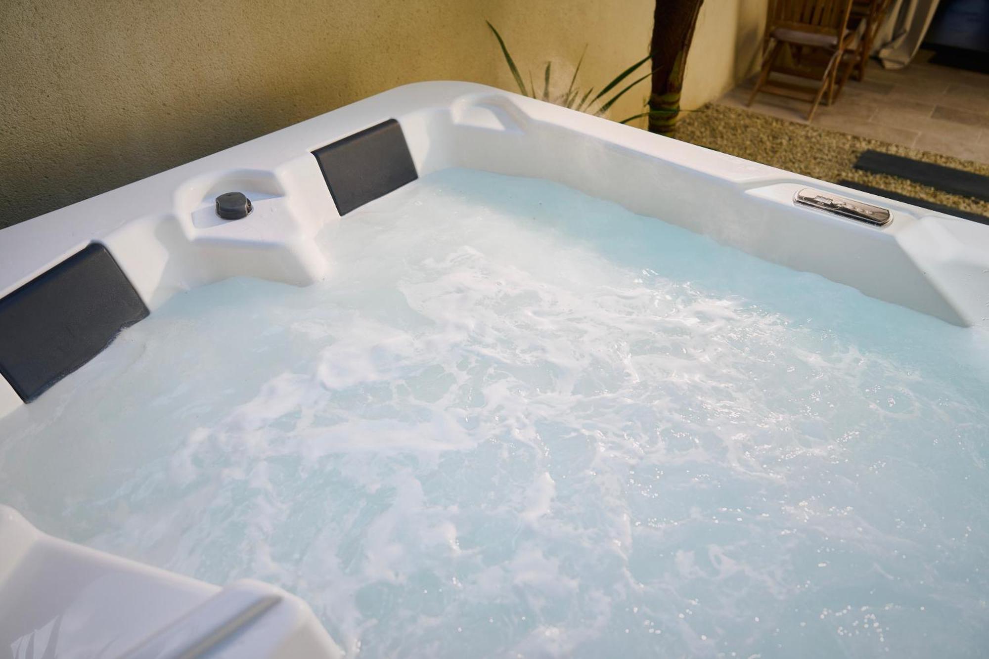 Suite Atypique - Jacuzzi Privatif En Centre Ville De Cognac Exterior foto