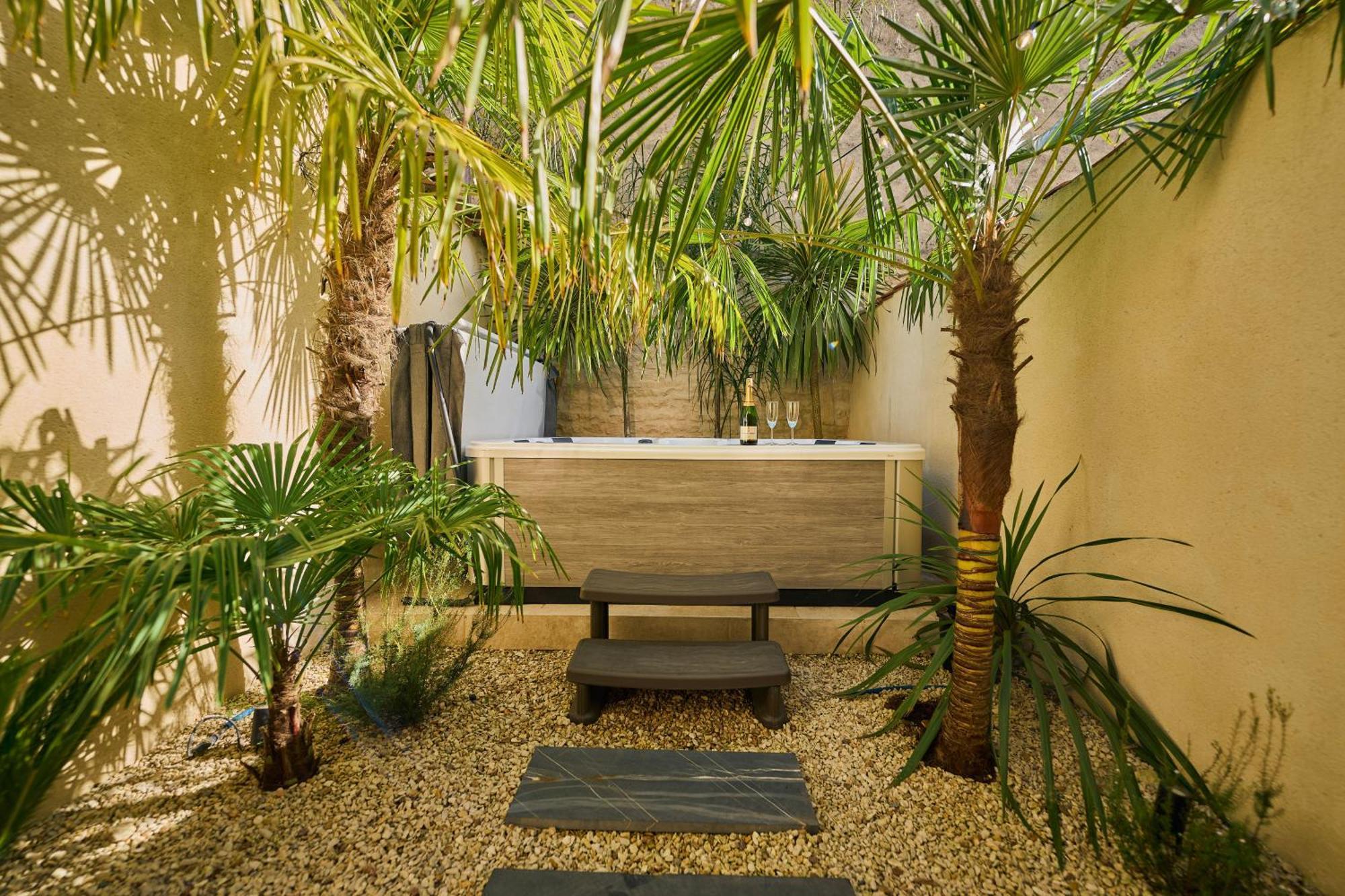 Suite Atypique - Jacuzzi Privatif En Centre Ville De Cognac Exterior foto
