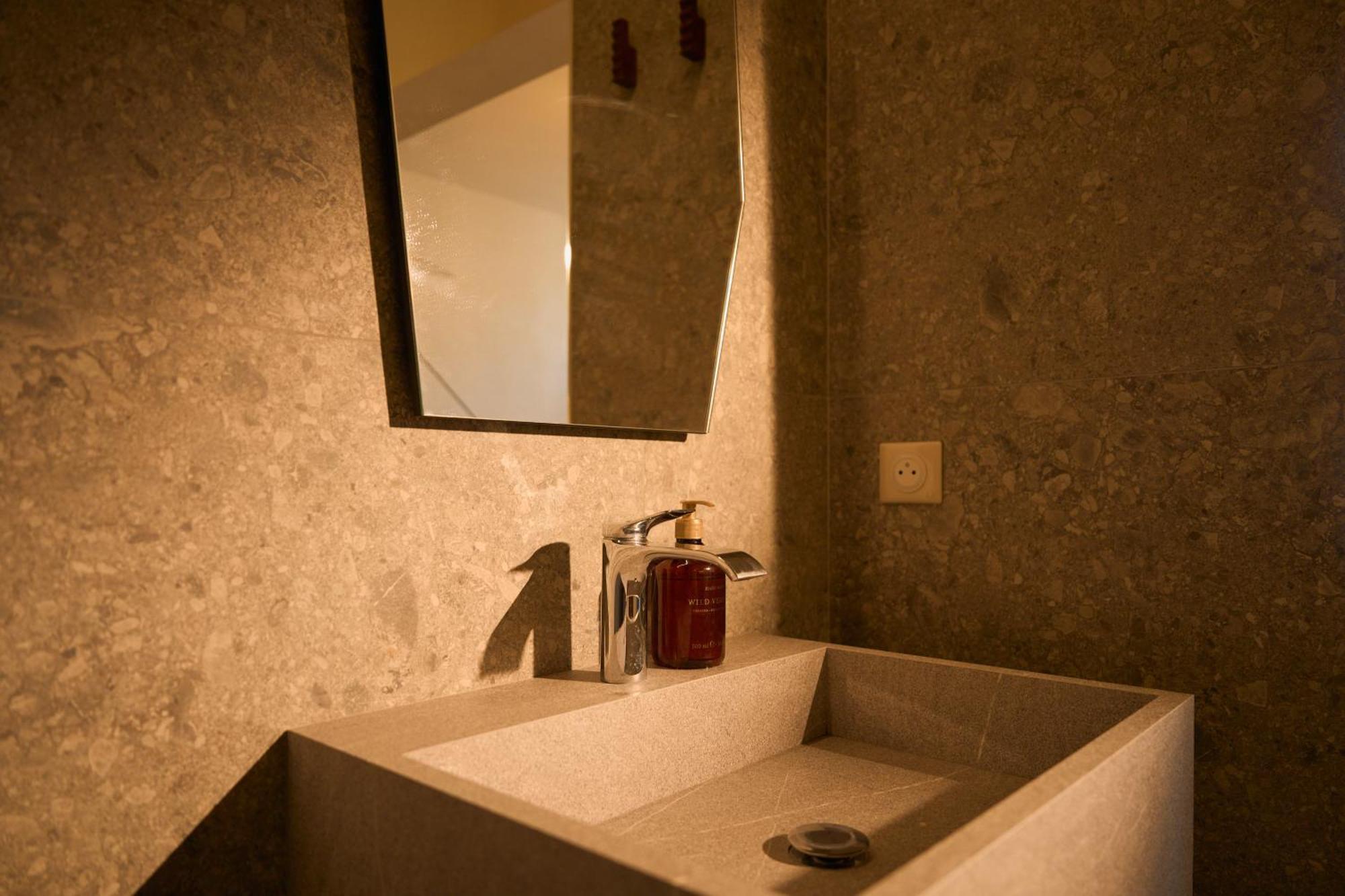 Suite Atypique - Jacuzzi Privatif En Centre Ville De Cognac Exterior foto